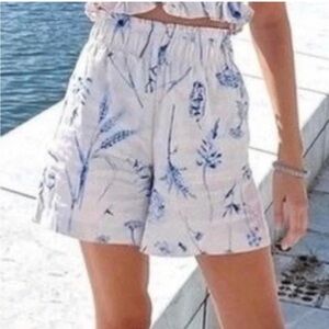 H&M Blue Floral Women's Linen blend Shorts. Size M